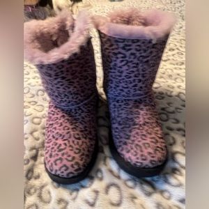 Girls Uggs size 3